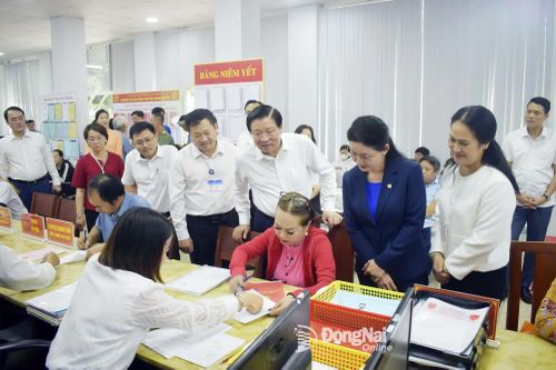 CHÀO MỪNG ĐẠI HỘI ĐẢNG BỘ CÁC CẤP, ĐẠI HỘI ĐẢNG BỘ TỈNH NHIỆM KỲ 2025-2030 VÀ ĐẠI HỘI LẦN THỨ XIV CỦA ĐẢNG Tạo đột phá đưa Long Khánh trở thành đô thị xanh và phát triển bền vững