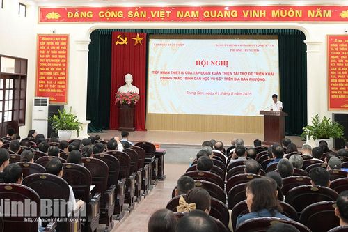 Phường Trung Sơn tiếp nhận thiết bị của Tập đoàn Xuân Thiện tài trợ triển khai phong trào 'Bình dân học vụ số'