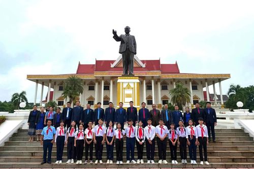 Tuổi hoa vun đắp tình hữu nghị Việt – Lào