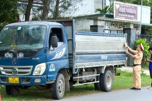 Cảnh sát giao thông Quảng Trị tước 21 giấy phép lái xe trong một ngày
