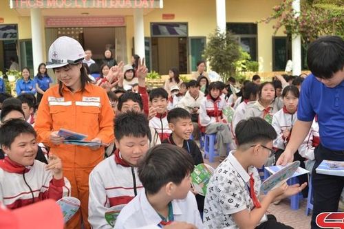 Xây dựng ý thức tiết kiệm năng lượng cho học sinh