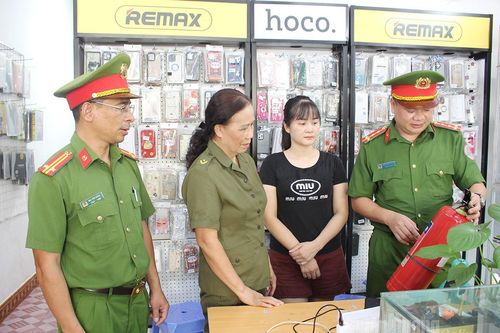 Những 'bông hồng' bảo vệ an ninh, trật tự ở cơ sở