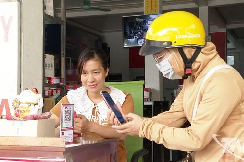 Thanh toán không dùng tiền mặt: Hành trình từ phố về quê