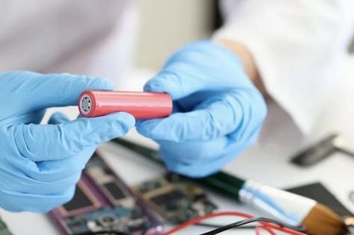 Nghiên cứu đột phá về pin nước có thể thay đổi tương lai công nghệ