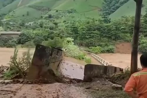 Sơn La: Lũ cuốn trôi cầu dẫn vào Nhà máy Thủy điện Nậm Công 3A