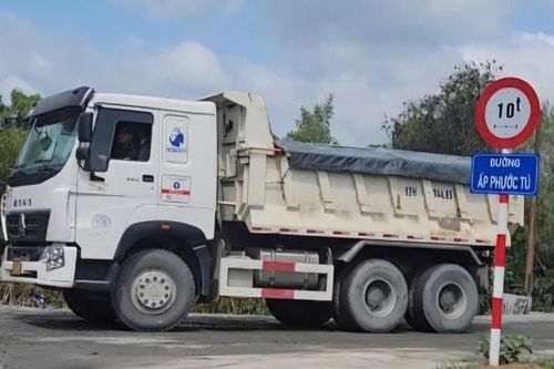 Vụ xe 'hạng nặng' bất chấp biển cấm ở xã Bến Lức, Tây Ninh: Từ cấm xe trên 5 tấn thành cấm tải trọng trục xe trên 10 tấn