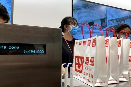 Uniqlo, Adidas, H&M cân nhắc tăng giá khi thuế quan ảnh hưởng đến xuất khẩu may mặc của châu Á