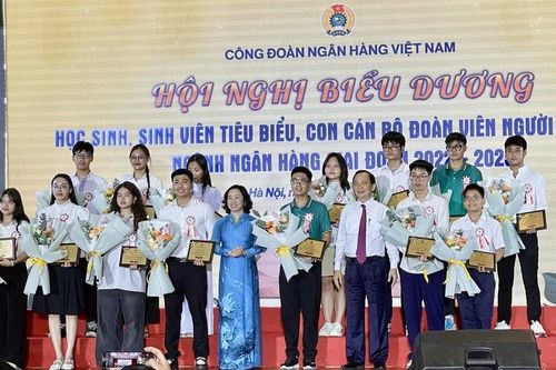 Khuyến học, biểu dương các gương học tập ngành Ngân hàng