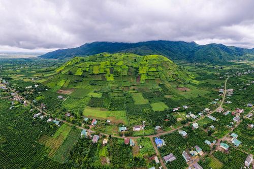Chiêm ngưỡng núi lửa Chư Đăng Ya triệu năm tuổi ở Gia Lai