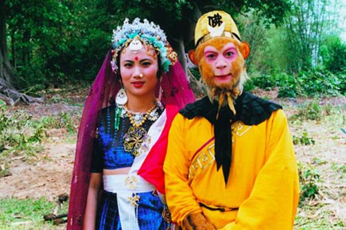 'Tôn Ngộ Không' Lục Tiểu Linh Đồng và mối tình cấm đoán với thư ký phim trường
