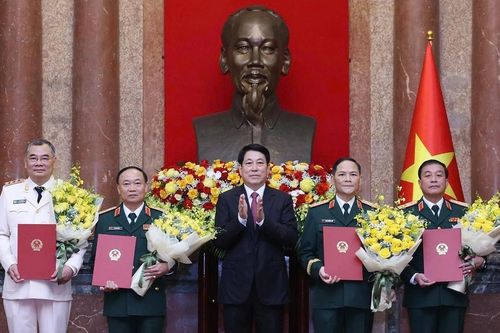 Bốn sĩ quan cấp cao Quân đội và Công an được thăng hàm Thượng tướng