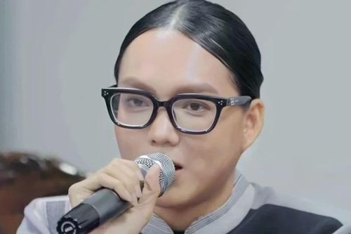 Động thái lạ của Phạm Thoại trên trang cá nhân giữa lùm xùm 'tự phong đại sứ'