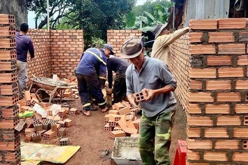 Chung sức vì cuộc sống an cư cho người nghèo