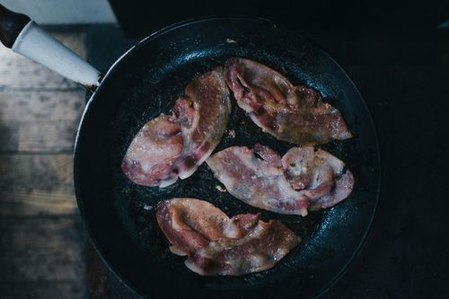 Những món chứa muối vô kể, ăn nhiều hại thận, 'khổ' gan