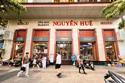 Chuỗi nhà sách lớn nhất Việt Nam làm ăn ra sao?