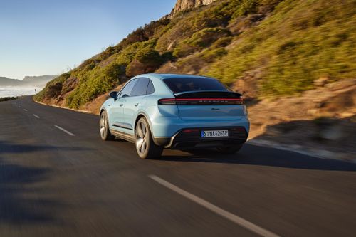 Porsche ra mắt SUV xăng mới, thay chỗ Macan?