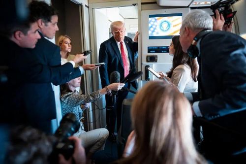Sự im lặng về chiếc Không lực Một mới của ông Trump