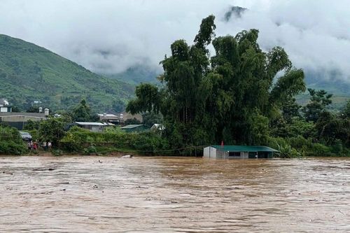 Sông Mã nước dâng cao, nguy cơ chạm đỉnh lịch sử lũ