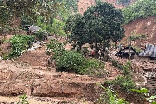 Tích cực cứu chữa nạn nhân trong vụ sạt lở tại Điện Biên