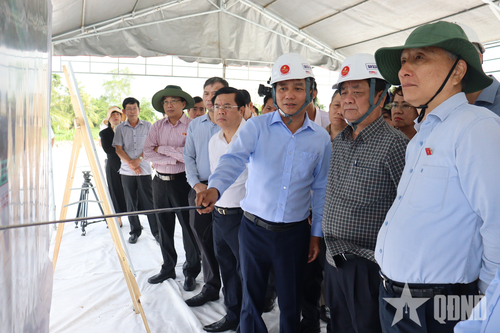 Phó chủ tịch Quốc hội Lê Minh Hoan khảo sát dự án đường Hồ Chí Minh tại An Giang