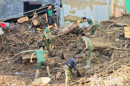 Quân khu 4: Huy động hơn 15.000 lượt cán bộ, chiến sĩ khắc phục hậu quả lũ lụt