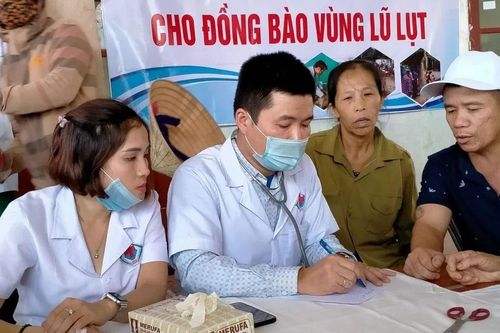 Không được để thiếu thuốc chữa bệnh và tăng giá trong mùa mưa lũ