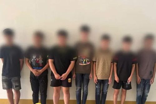 Tạm giữ 5 thiếu niên đi 'bão' mừng chiến thắng của U23 Việt Nam