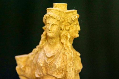 Tượng nữ thần Hecate ba đầu 2.300 năm chứa bí mật chấn động