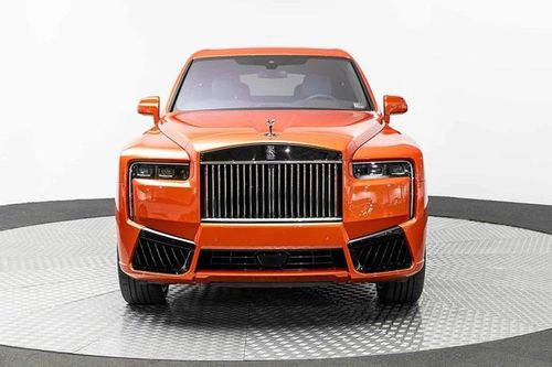 Rolls-Royce Cullinan Series II 'màu sốc' rao bán 16,7 tỷ đồng