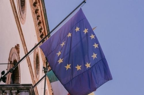 EU áp dụng quy định giảm thiểu rủi ro xã hội từ AI thế hệ mới
