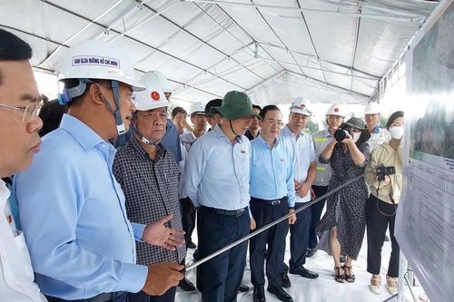 Phó Chủ tịch Quốc hội khảo sát dự án đường Hồ Chí Minh đoạn qua An Giang, Cà Mau