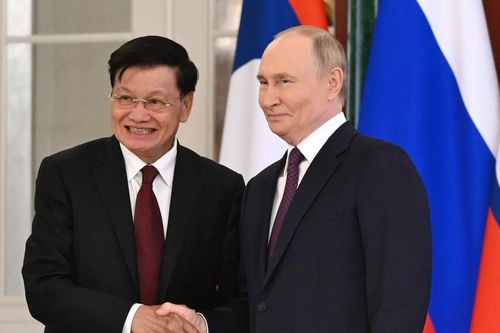 Lào tặng Nga cặp voi 'tượng trưng cho hòa bình, thịnh vượng'