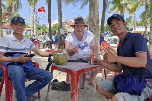 Chiếc nhẫn kim cương bị rơi trên bãi biển và lời cảm ơn đầy xúc động từ du khách
