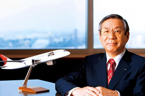CEO tự cắt lương để không sa thải nhân viên, vợ thốt lên 'cái gì cơ'