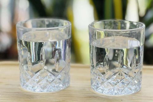 Bạn cần uống bao nhiêu cốc nước mỗi ngày để thận hoạt động tốt?