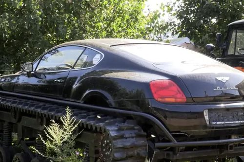 Xót xa chiếc Bentley tiền tỷ bị bỏ hoang cạnh gara ô tô