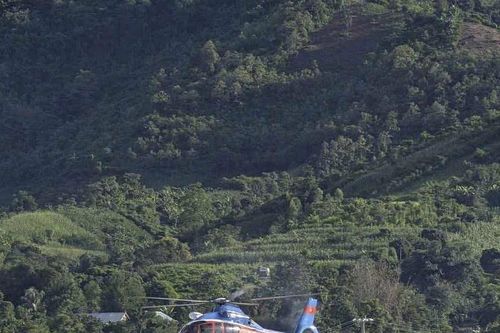 Cơ trưởng trực thăng kể phút nghẹt thở cứu 8 người mắc kẹt trong lũ dữ Sơn La