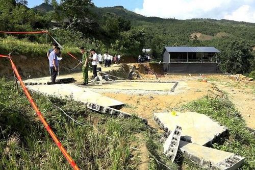 Vụ vỡ bể nước, tường đổ sập vào 4 người tránh nắng: Thêm bé trai 7 tuổi tử vong
