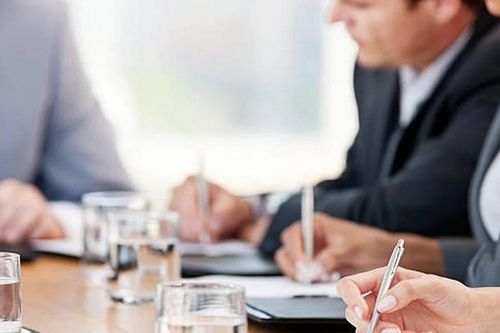 Vì sao chúng ta thường uống nước liên tục khi căng thẳng?