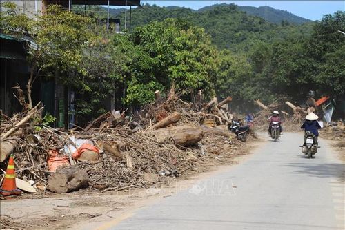 Khó khăn chồng chất ở vùng cô lập sau lũ lịch sử