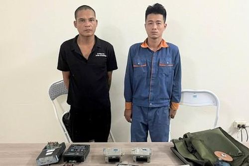 Bắt nhóm trộm chuyên tháo cắp hộp báo số xe tại khu công nghiệp