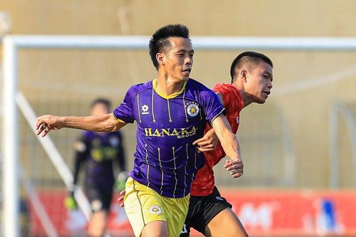 Văn Quyết rực sáng, đội của Văn Lâm thua đậm Hà Nội FC