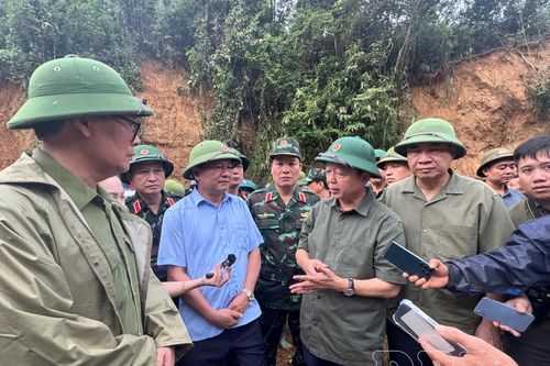 Phó Thủ tướng Chính phủ Trần Hồng Hà chỉ đạo công tác cứu hộ, khắc phục hậu quả lũ quét tại xã Xa Dung