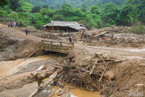 Người hùng trong đêm lũ dữ