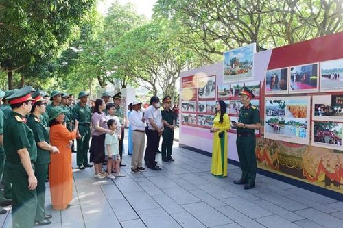 Khai mạc triển lãm 'Lăng Bác - trái tim Tổ quốc'