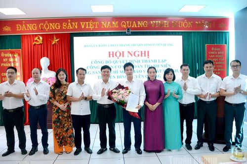 Công bố Quyết định thành lập tổ chức Công đoàn cơ sở và Đoàn TNCS Hồ Chí Minh Báo và phát thanh, truyền hình Tuyên Quang