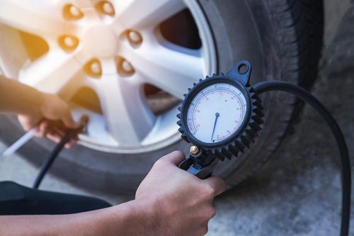 Hướng dẫn bơm lốp ô tô tại nhà đảm bảo an toàn
