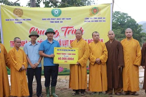 Ban Văn hóa T.Ư hỗ trợ xây dựng 15 căn nhà cho đồng bào vùng lũ ở Nghệ An