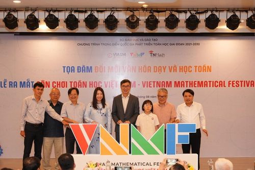 Giáo sư Ngô Bảo Châu: 'Sân chơi Toán học Việt Nam giúp học sinh xóa bỏ nỗi sợ Toán'