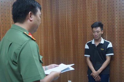Khởi tố nam thanh niên mua súng cất giấu tại phòng trọ để phòng thân